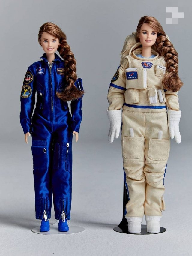 Кукла Барби в образе единственной женщины космонавтов (2 фото)