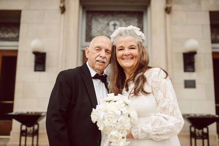 Супружеская пара покорила интернет фотосессией к 50-летней (13 фото)