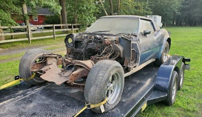 Забытый Chevy Corvette 1969 года без двигателя (7 фото)