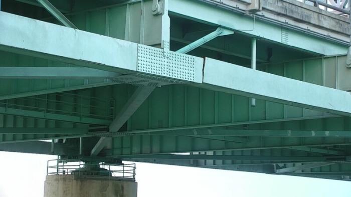 В США треснул мост, соединяющий два штата (2 фото)