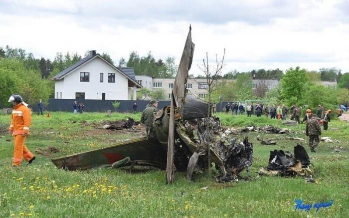 В Барановичах упал учебно-боевой самолет Як-130 (7 фото)