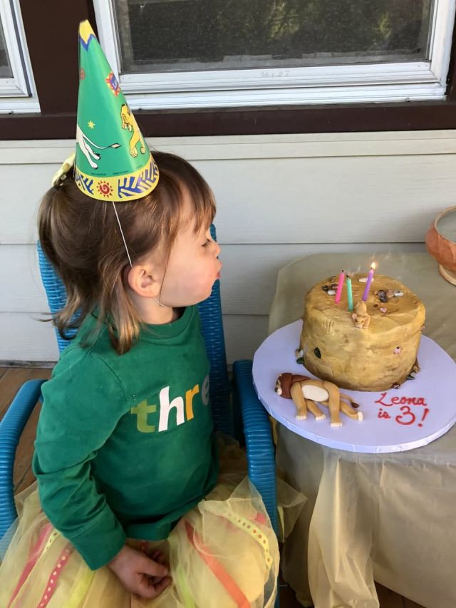 3-летняя девочка попросила на свой день рождения торт (4 фото)