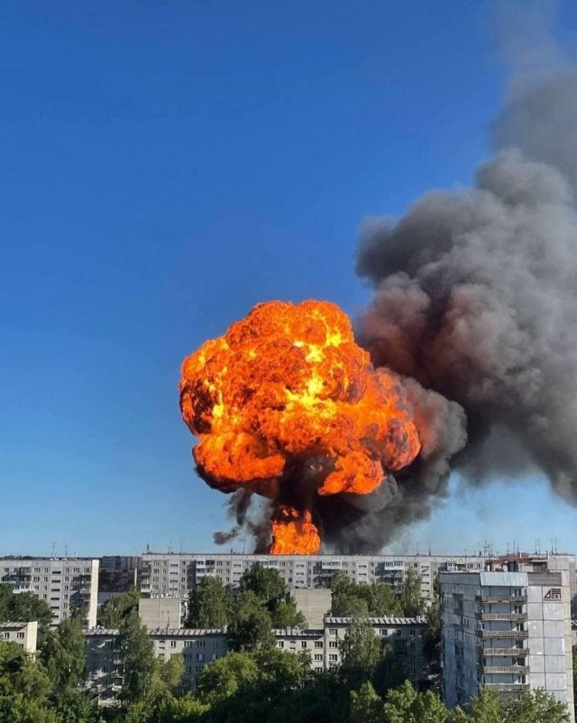 Взрыв на АЗС в Новосибирске попал на камеру (фото)