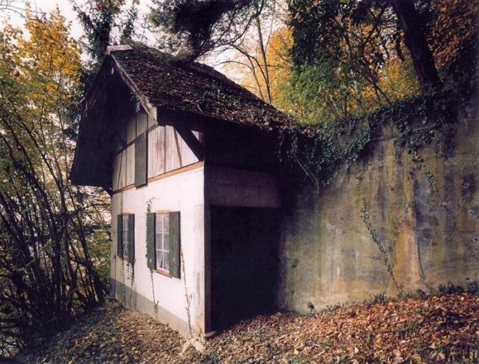 Бункеры, замаскированные под швейцарские виллы (18 фото)