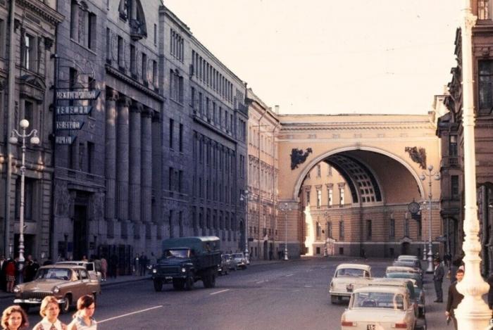 Прогулка по Ленинграду 1970 года (18 фото) 