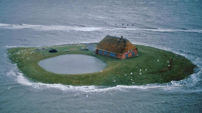 7 крошечных островов, на которых когда-либо жили люди (8 фото)  