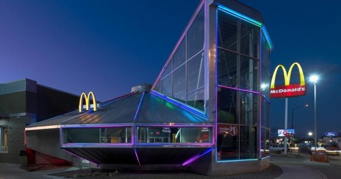 10 необычных ресторанов Макдональдс со всего мира (15 фото)