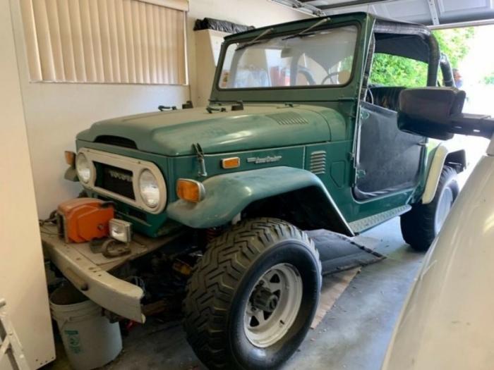  : Toyota Land Cruiser FJ40 1974      (16 )