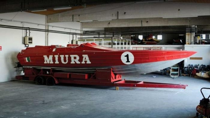 Скоростной катер Miura с двумя двигателями Lamborghini V12 отправляется на аукцион (11 фото)  