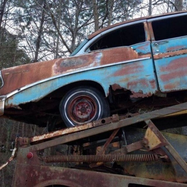 Найден пропавший автопоезд, который простоял 60 лет с ключами в замке (10 фото)
