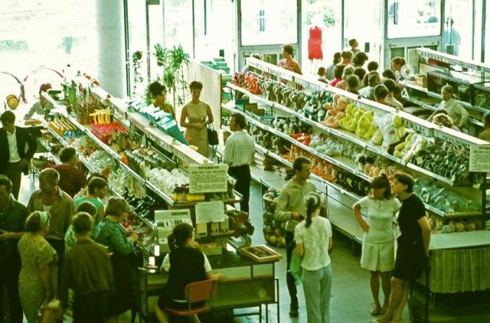 Сколько стоили продукты питания в СССР (2 фото)