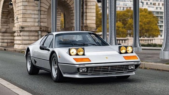  Красива, как Брижит Бардо: Ferrari 1982 года, принадлежавшая Жану-Полю Бельмондо выставлена на продажу (16 фото)