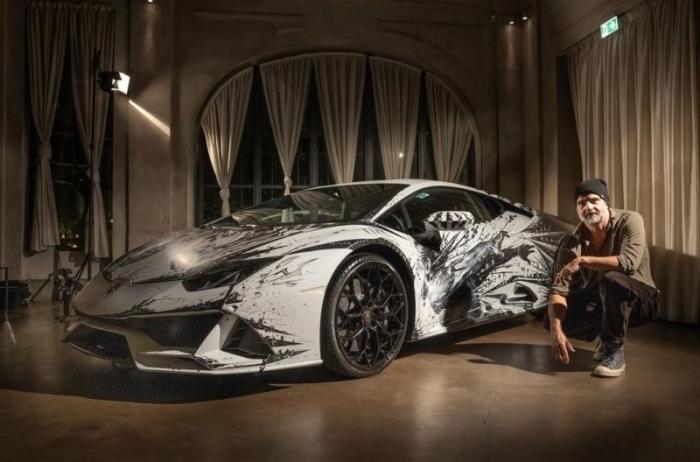  Итальянский художник превратил Lamborghini Huracan EVO в произведение искусства (11 фото) 