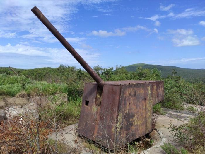  Заброшенные орудия МО-1-180 на острове Русский (40 фото)  
