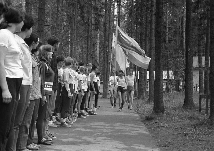  Студенческий лагерь. Как отдыхала советская молодежь (14 фото)  
