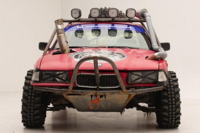  Дикий внедорожник BMW, который отлично подойдет для главной роли в «Безумном Максе» (16 фото)