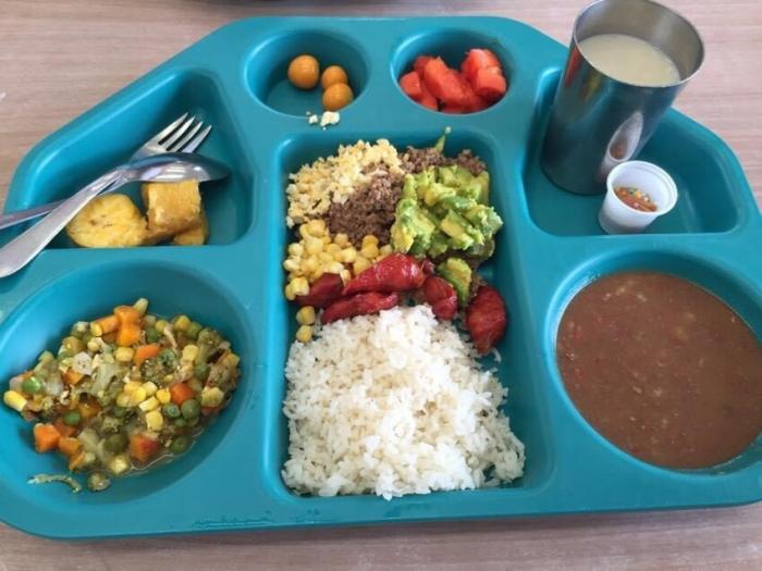  Ученики из разных стран показали, что они едят на обед в своих школах (11 фото) 