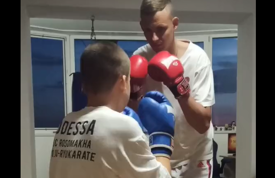 Когда сын превзошел отца в спорте (видео)