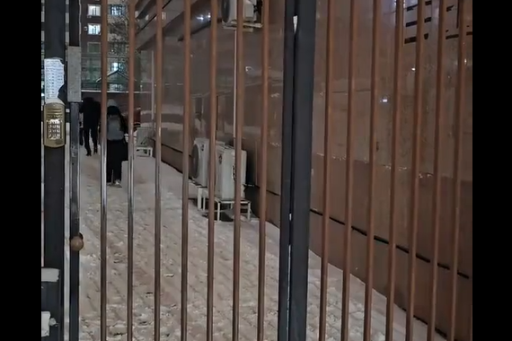 И на это все нужно сдавать деньги (видео)