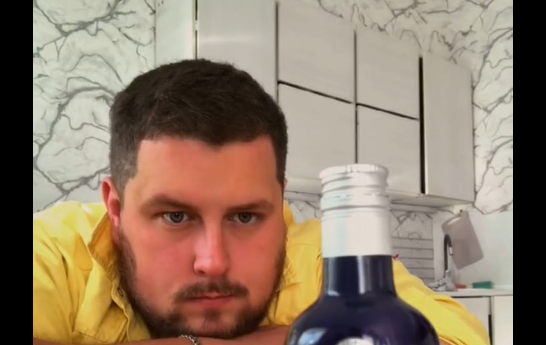 А я и не знал, что жена может быть&#8288;&#8288; жестокой (видео)