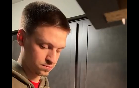 Иди сюда и поцелуй меня в жаркие уста, романтики хочется (видео)