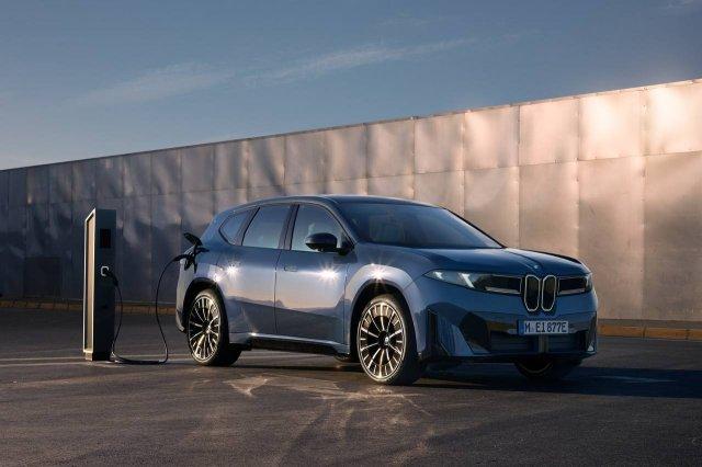  BMW iX3 -   (8 )