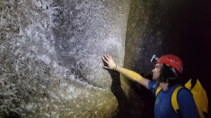       111 000          (4 )