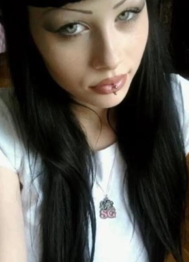 Из симпатичной девочки в динозавра (5 фото)