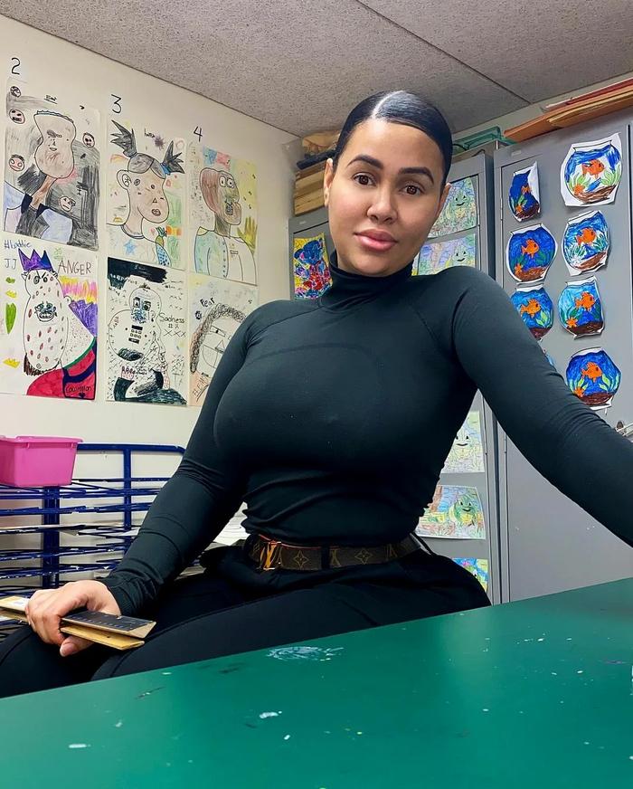 Обычная учительница изобразительного искусства из школы в Нью-Джерси (4 фото)