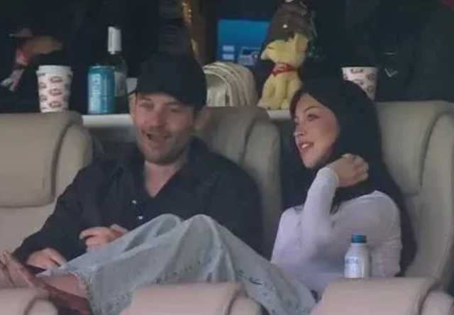 Новая спутница Тоби Магуайера Мишка Силва (5 фото)