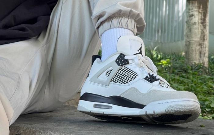 Nike Air Jordan 4: ��������� � ������� � ������ �������� ������-��������