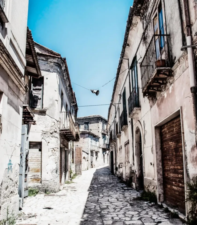 Подборка атмосферных заброшек (15 фото)