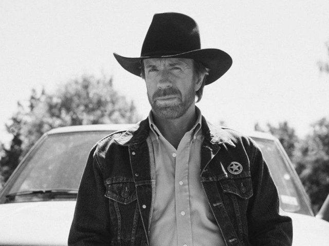 Умер Чак Норрис: лучшие фото легенды боевиков (16 фото)