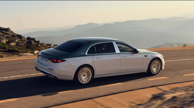 ����� Mercedes-Maybach S-Class (10 ����)