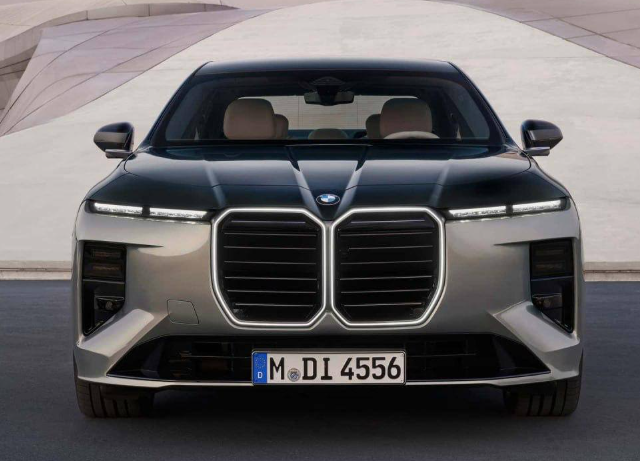 ����� BMW 7-� �����: �������, ����������� � 31-�������� ����� � ������� (7 ����)