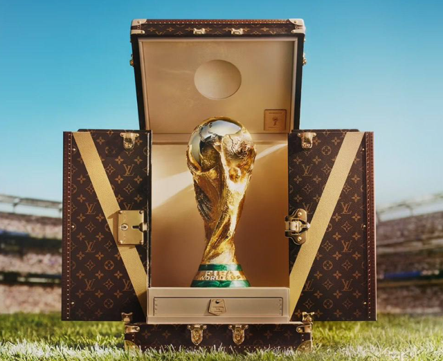����� � ��������� ������ ����: Louis Vuitton ���������� �������� ������ � �������� ���� (4 ����)