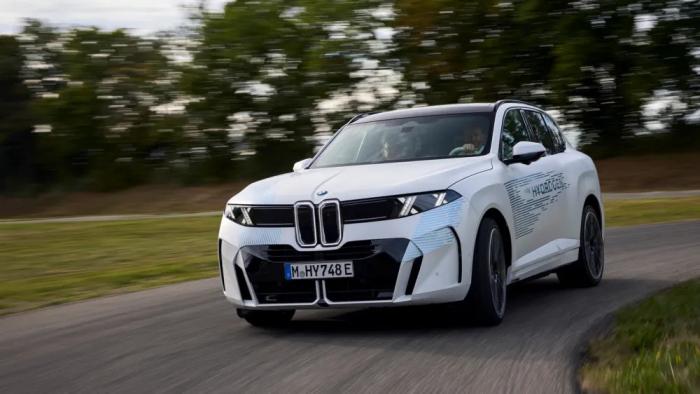 BMW ������� ����� X5 �� ��������: ������ �������������� (7 ����)