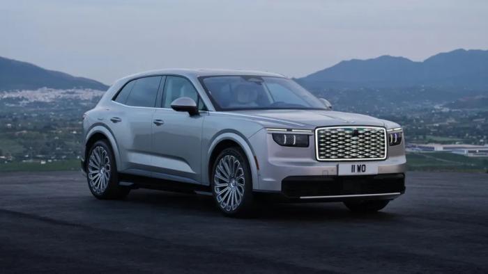  ������ ���������� Bentley: 888 ���, 2,9 ������� �� ����� � �� 600 �� ��� ���������� (16 ����) 